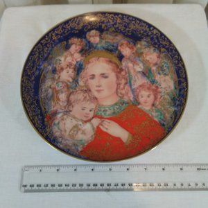 Edna Hibel 1985 Christmas Plate The Angel's Message